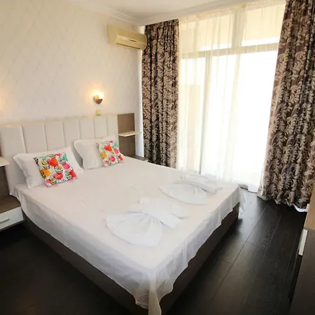 Comfortable With Sea View In Dolce 2 Apartament